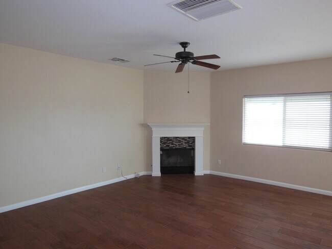 Foto del edificio - Swamp Cooler, Central AC and Tile Throughout!