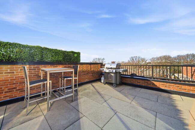 Interior Photo - Hubbard Park Place