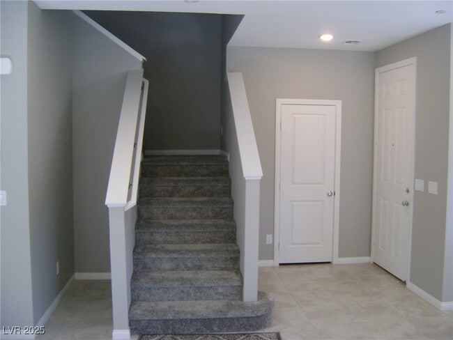 Foto del edificio - 3242 Trabia Ave