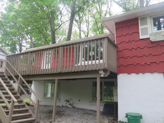Building Photo - 10 Knapp Rd