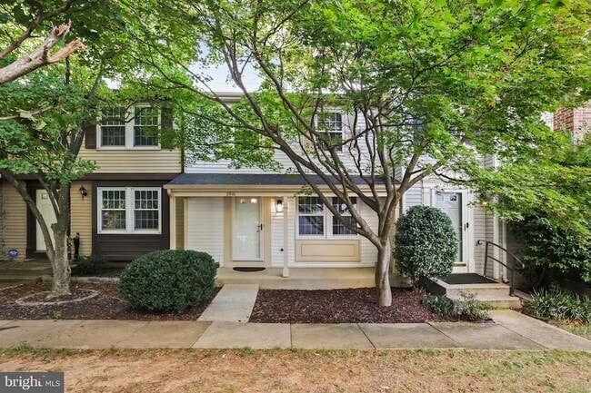 Photo - 2916 Bridgehampton Ct Townhome