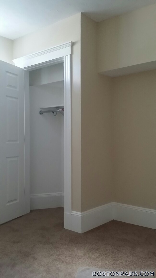 Building Photo - 55 Park Dr