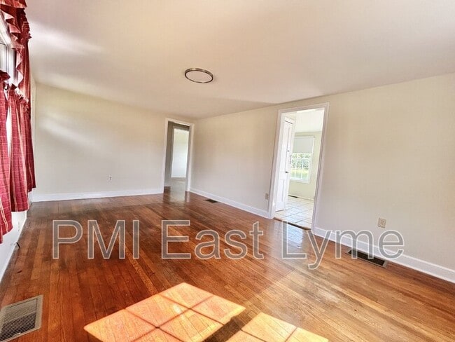 Foto del edificio - 32 Homestead Cir