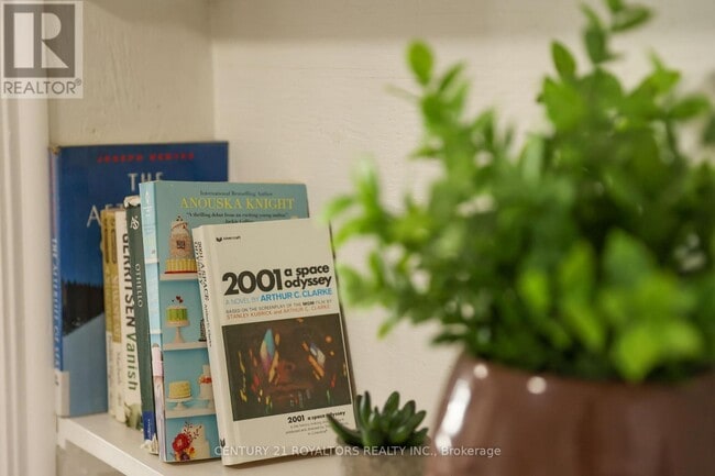 Photo du bâtiment - 5283 Buchanan Ave