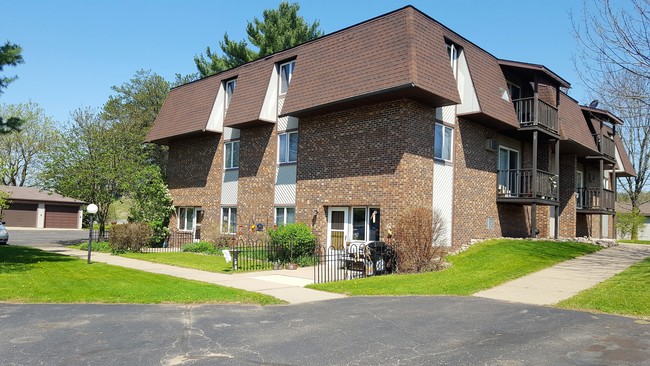 2 Lower 1 bedroom units - 905 S 48th Avenue