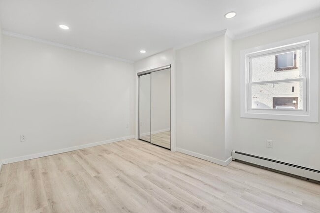 Building Photo - 600 67th St