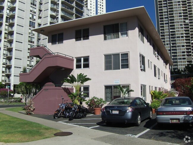 Foto principal - 1621-1627 Ala Wai Blvd
