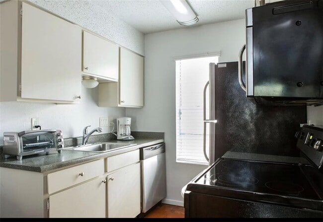 Building Photo - 4504 Speedway