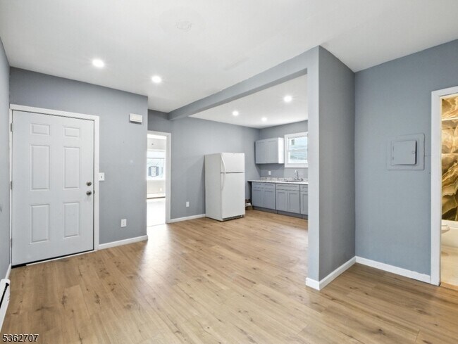 Building Photo - 158 Belmont Ave