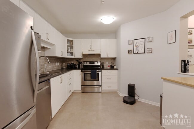 Photo du bâtiment - Spacious 2 Bedroom, 2 Bathroom Condo in Langley City