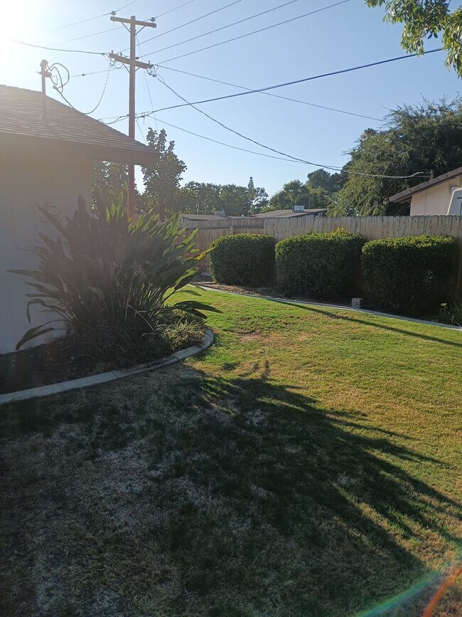 Building Photo - 5916 Daggett Ave