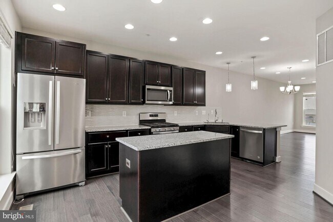 Building Photo - 23005 Sullivans Cove Sq