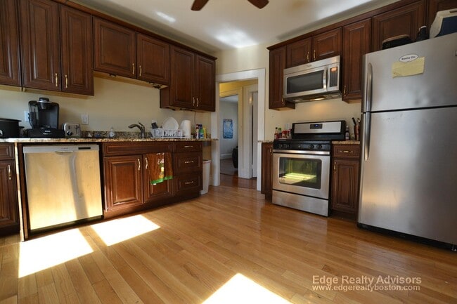 Building Photo - 73 Leicester St