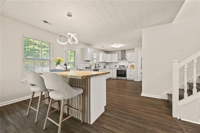 Building Photo - 211 Millstone Dr