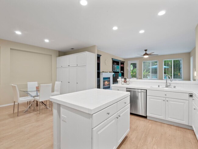 Foto del edificio - Cozy Stevenson Ranch Home on a Quiet Cul-D...