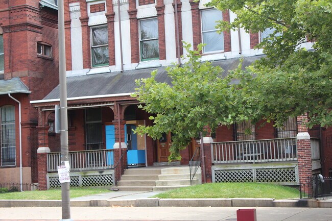 Building Photo - 4206 Walnut St