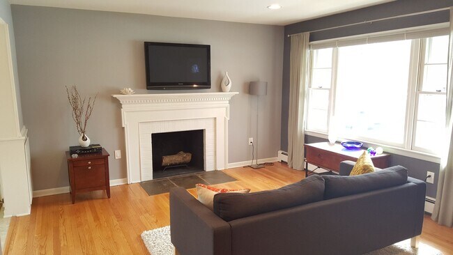 Foto del edificio - Incredibly well maintained rancher in Monrovia available mid June!