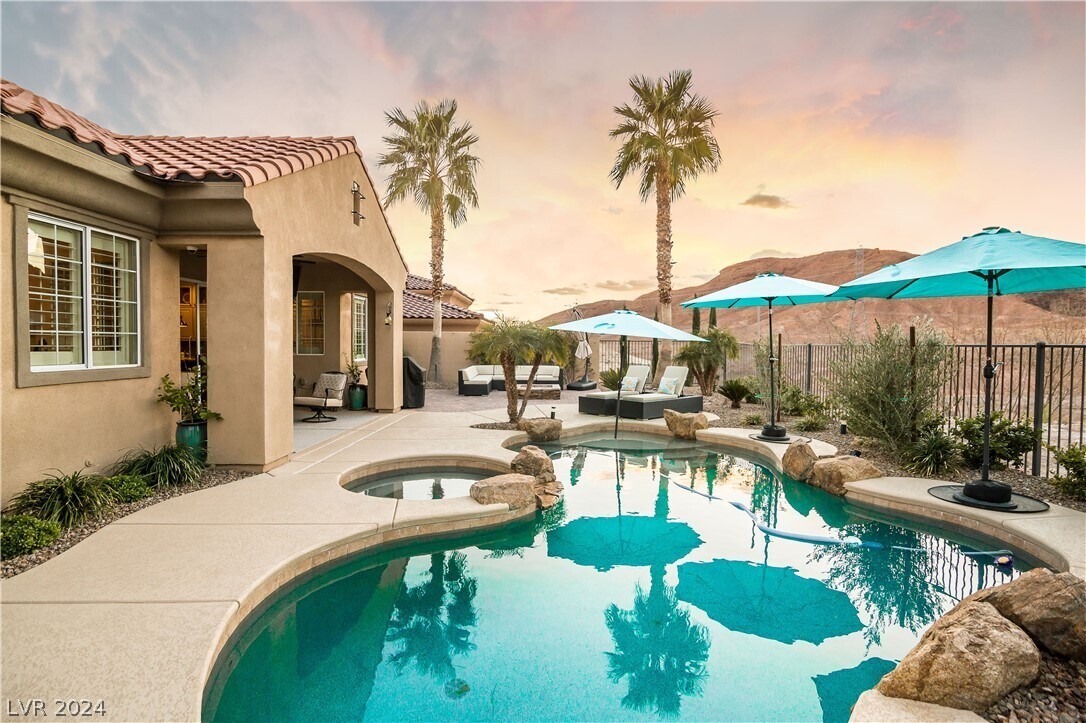Primary Photo - 5 Villa Ferrari Ct