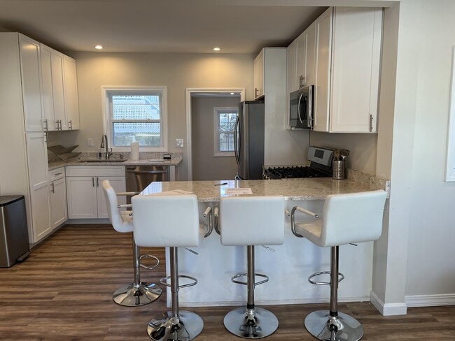 Building Photo - 14 Bennett Pl