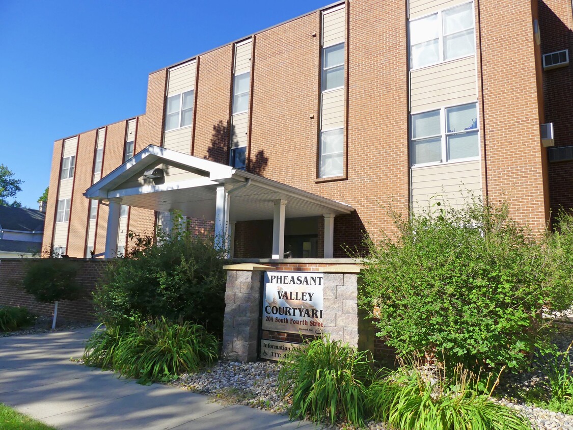 Foto principal - Pheasant Valley Courtyard Apartments