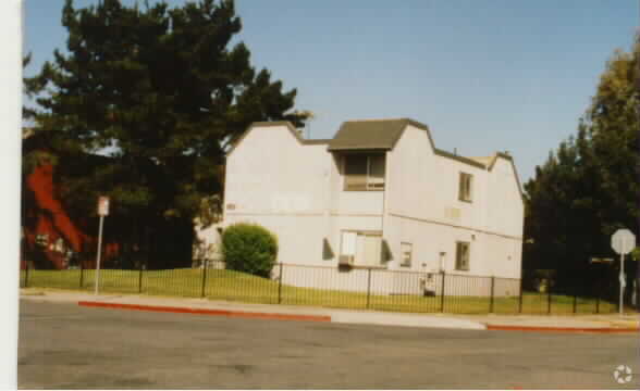 Building Photo - 1447 Tami Lee Dr