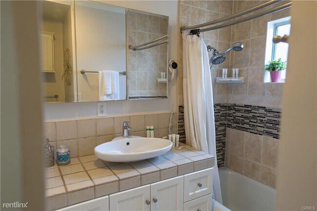 Foto del edificio - 3 br, 2 bath House - 8924 Olin St
