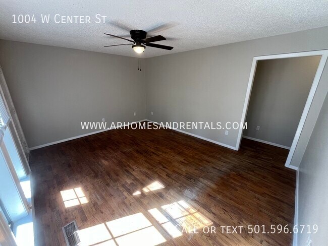 Foto del edificio - 1004 W Center St | $895 | 2 beds, 1 full b...