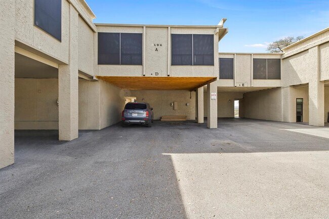 Building Photo - 5802 Circulo Dr