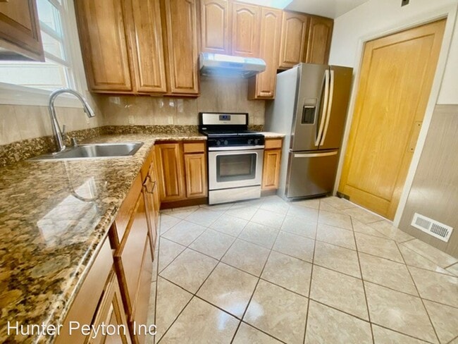 Building Photo - 5 br, 4 bath House - 17 Concord St