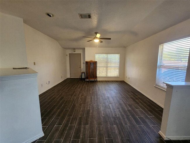 Building Photo - 727 Patchway Ln