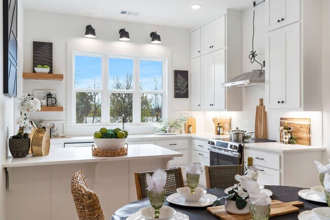 Cocina - 349 W Rock St