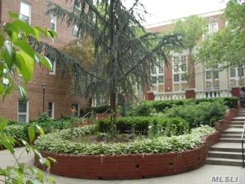 Foto principal - 63-60 102nd St