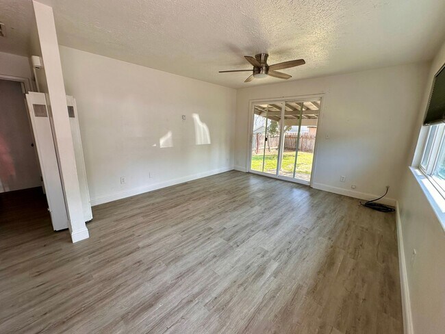 Foto del edificio - 1715 Sheridan St