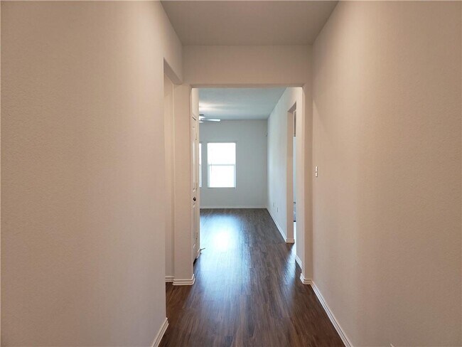 Foto del edificio - 109 Red Buckeye St