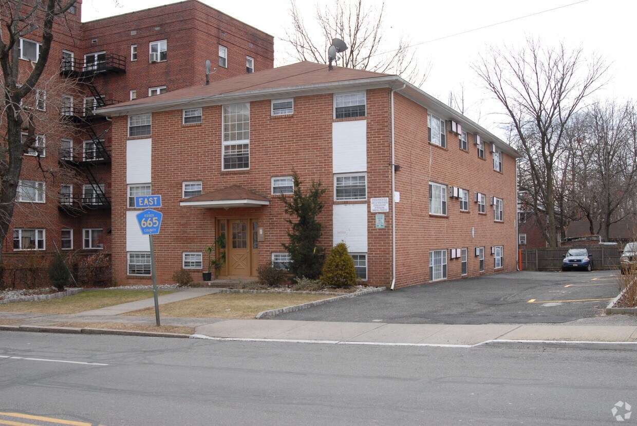 Foto del edificio - 1288-1290 Clinton Ave