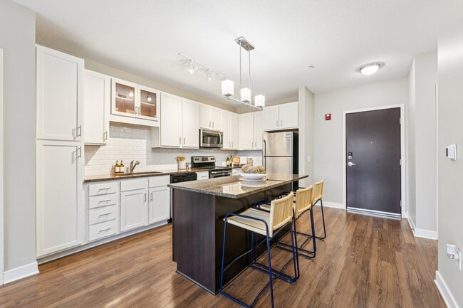 Building Photo - MartinBlu