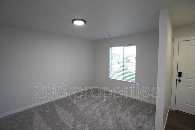 Foto del edificio - 5813 W Stavros St