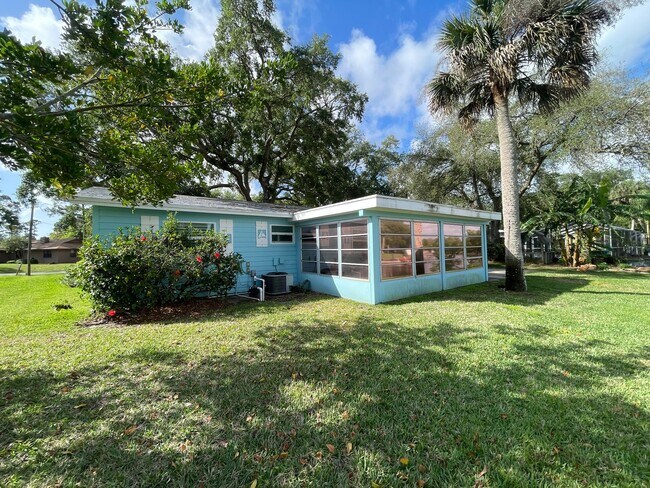 Foto del edificio - Two bedroom two bath Canal front rental ho...