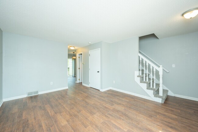 Foto del edificio - 675 Ashworth Dr