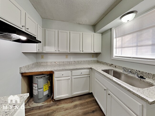 Building Photo - 4100 Navaho Ave