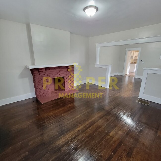 Building Photo - 912-914 Ferndale Ave