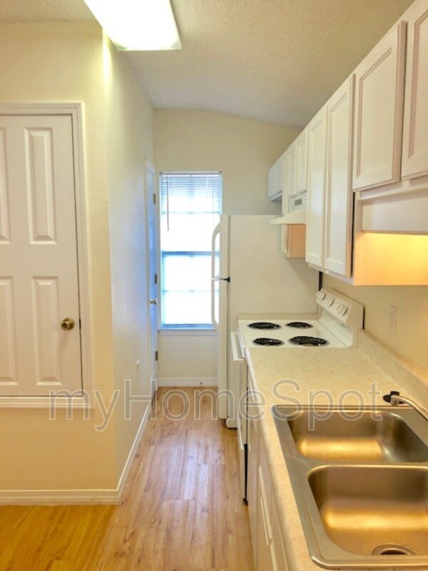 Foto del edificio - 9704 Cobblebrook Dr