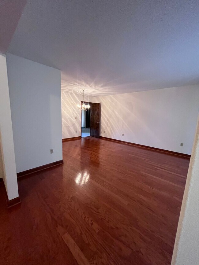 Foto del edificio - 302 Turnpike Rd