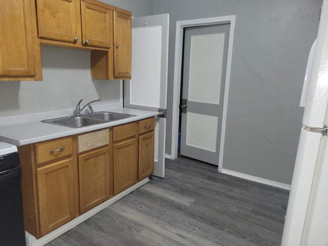 Building Photo - 1911 W Fairmount Ave