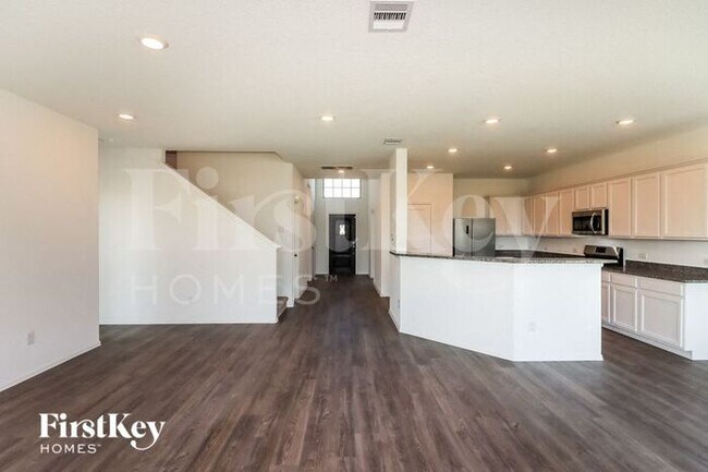 Foto del edificio - 7214 Hillside Ave