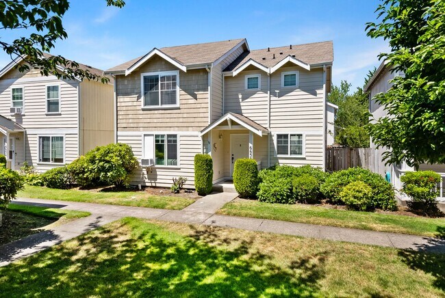 Building Photo - Move in ready home in Lakepointe neighborh...