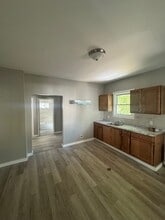 Building Photo - 343 Park St