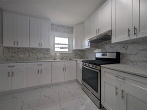 Building Photo - 1112 Ave M 1/2