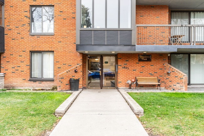 Photo du bâtiment - 345-345 4 Ave NE