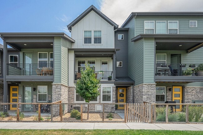 Stylish Town Home In Desirable Thornton Ne... - Stylish Town Home In Desirable Thornton Ne...
